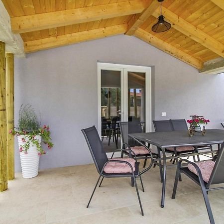 Villa Natascha In Pamici - Haus Fuer 6 Personen Žminj Esterno foto