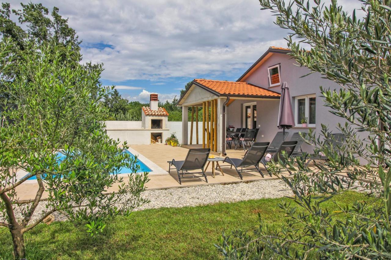 Villa Natascha In Pamici - Haus Fuer 6 Personen Žminj Esterno foto