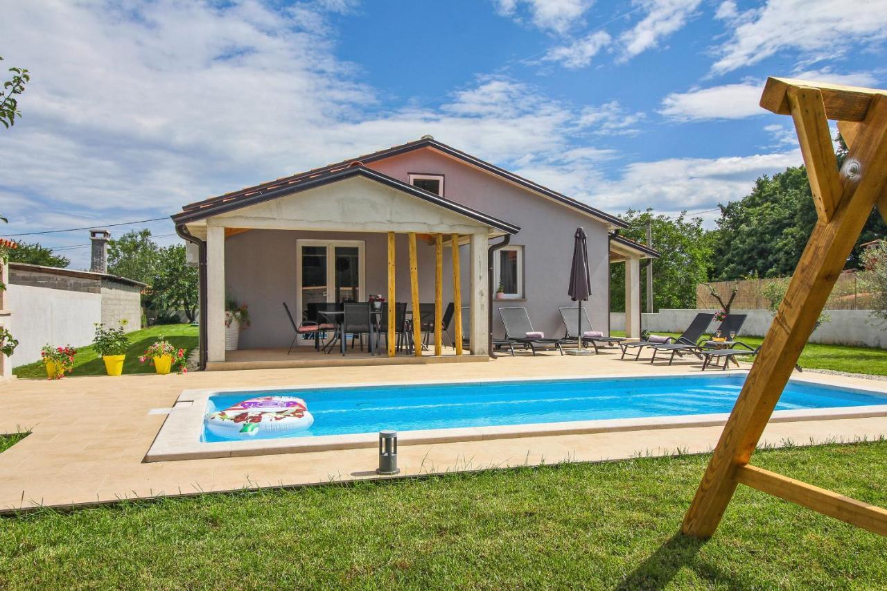 Villa Natascha In Pamici - Haus Fuer 6 Personen Žminj Esterno foto