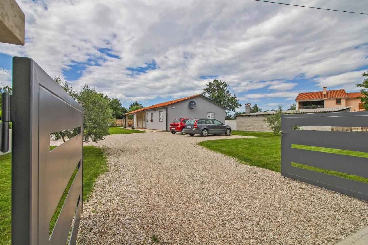 Villa Natascha In Pamici - Haus Fuer 6 Personen Žminj Esterno foto