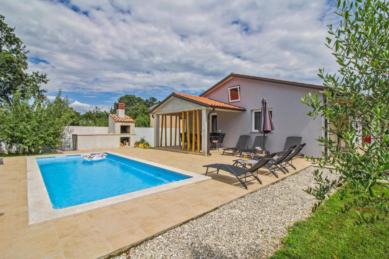 Villa Natascha In Pamici - Haus Fuer 6 Personen Žminj Esterno foto
