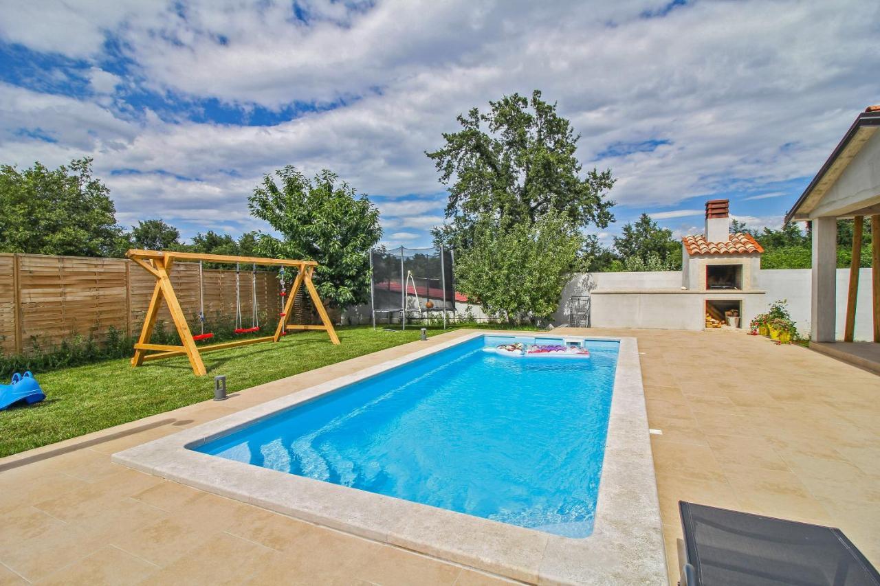 Villa Natascha In Pamici - Haus Fuer 6 Personen Žminj Esterno foto