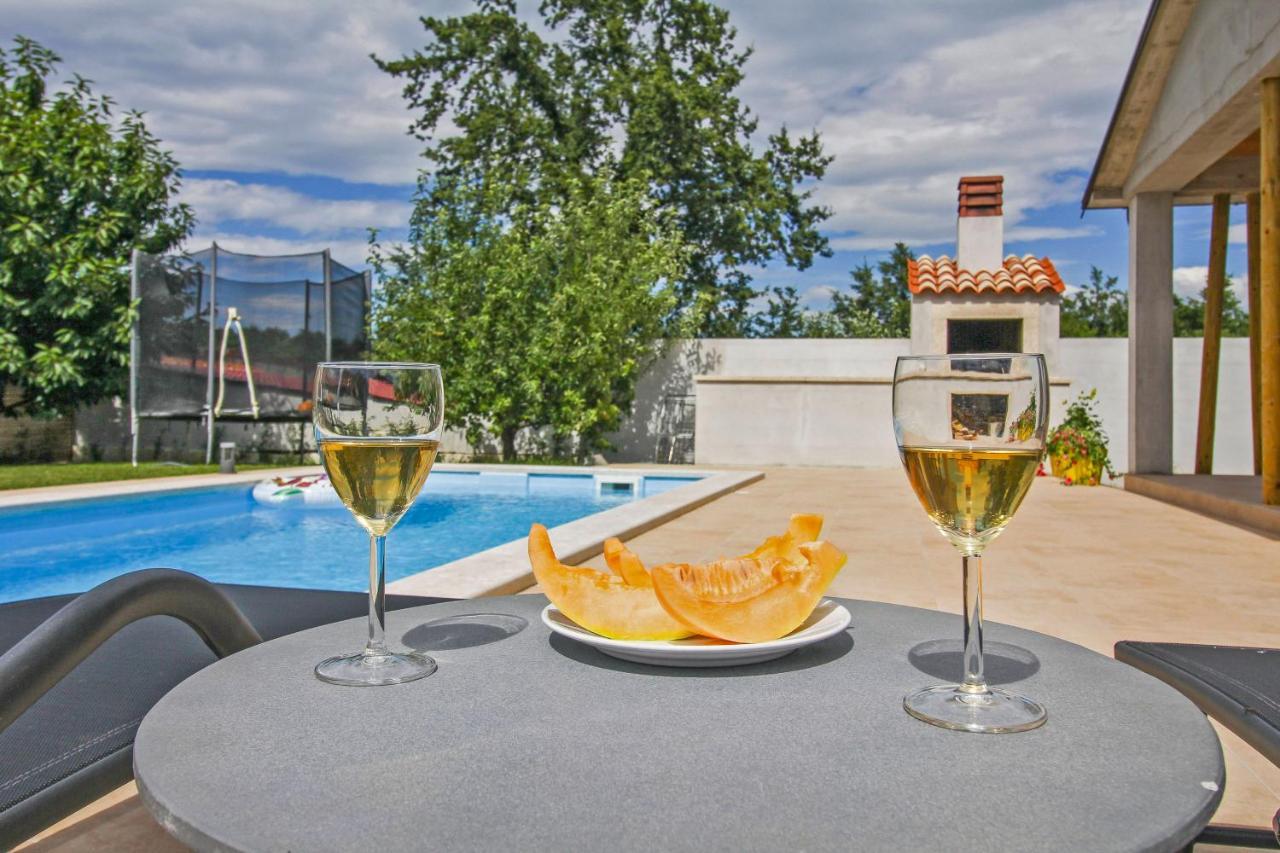 Villa Natascha In Pamici - Haus Fuer 6 Personen Žminj Esterno foto