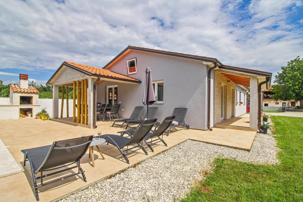 Villa Natascha In Pamici - Haus Fuer 6 Personen Žminj Esterno foto