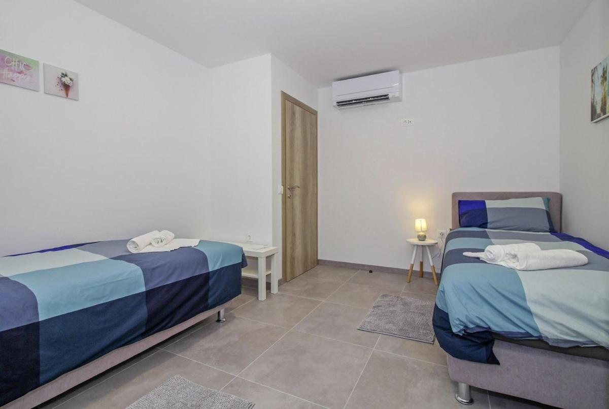 Villa Natascha In Pamici - Haus Fuer 6 Personen Žminj Esterno foto