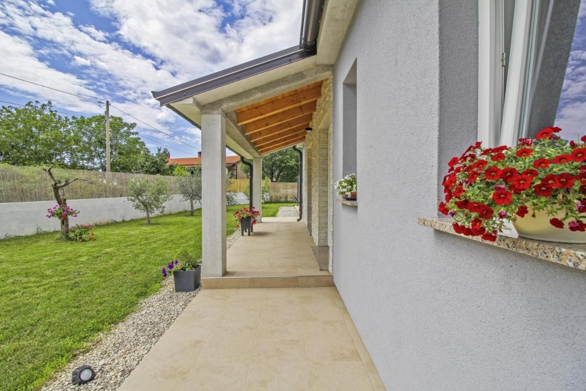 Villa Natascha In Pamici - Haus Fuer 6 Personen Žminj Esterno foto