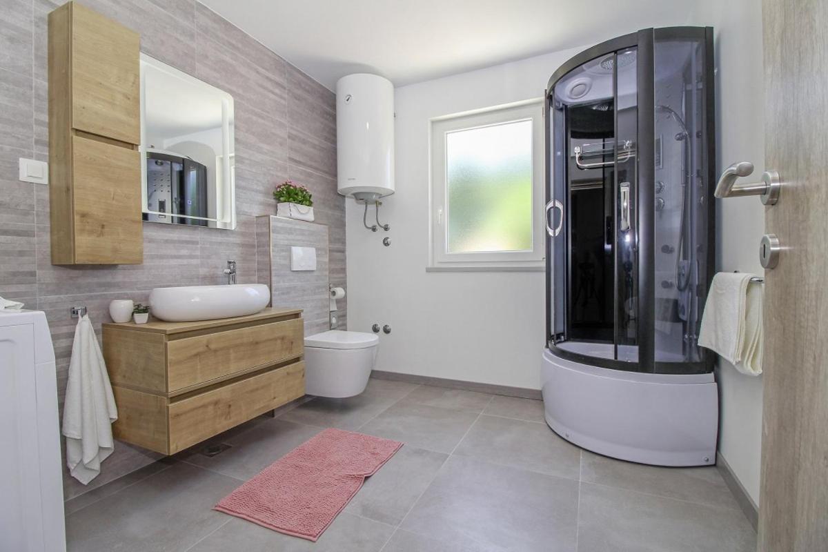 Villa Natascha In Pamici - Haus Fuer 6 Personen Žminj Esterno foto