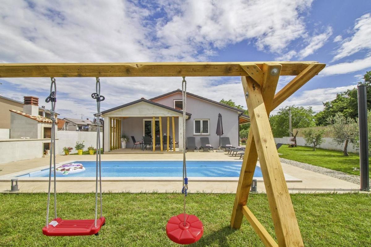 Villa Natascha In Pamici - Haus Fuer 6 Personen Žminj Esterno foto