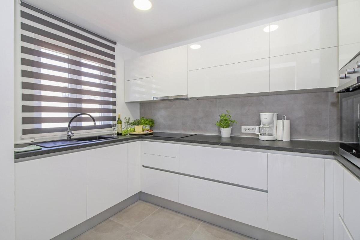 Villa Natascha In Pamici - Haus Fuer 6 Personen Žminj Esterno foto