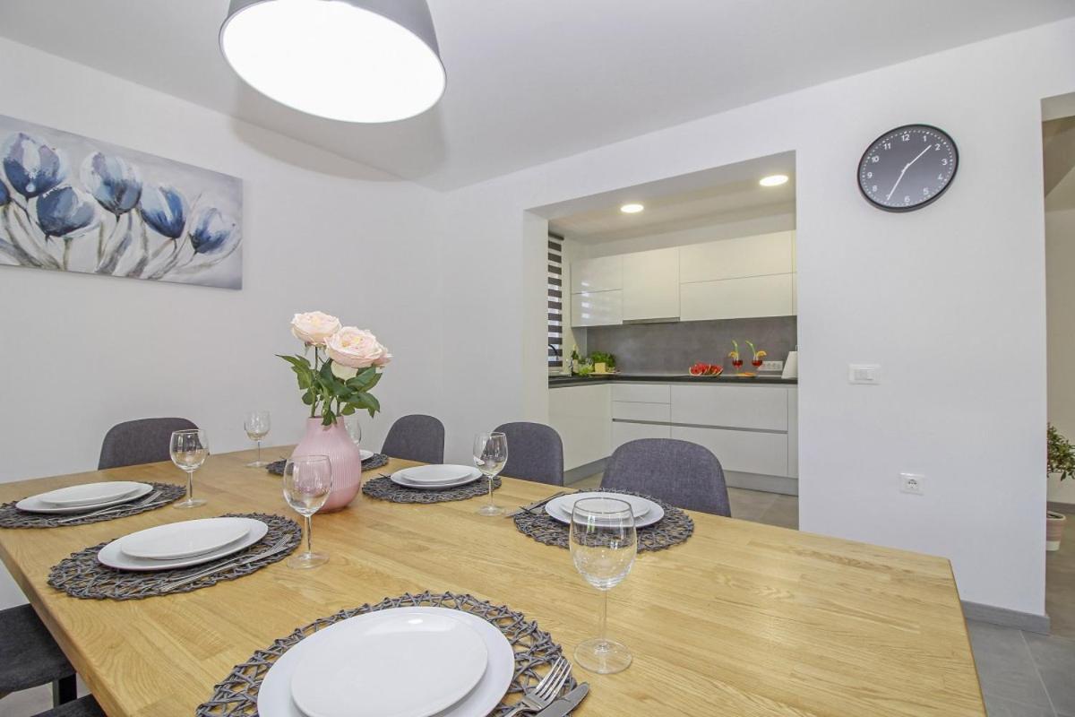Villa Natascha In Pamici - Haus Fuer 6 Personen Žminj Esterno foto