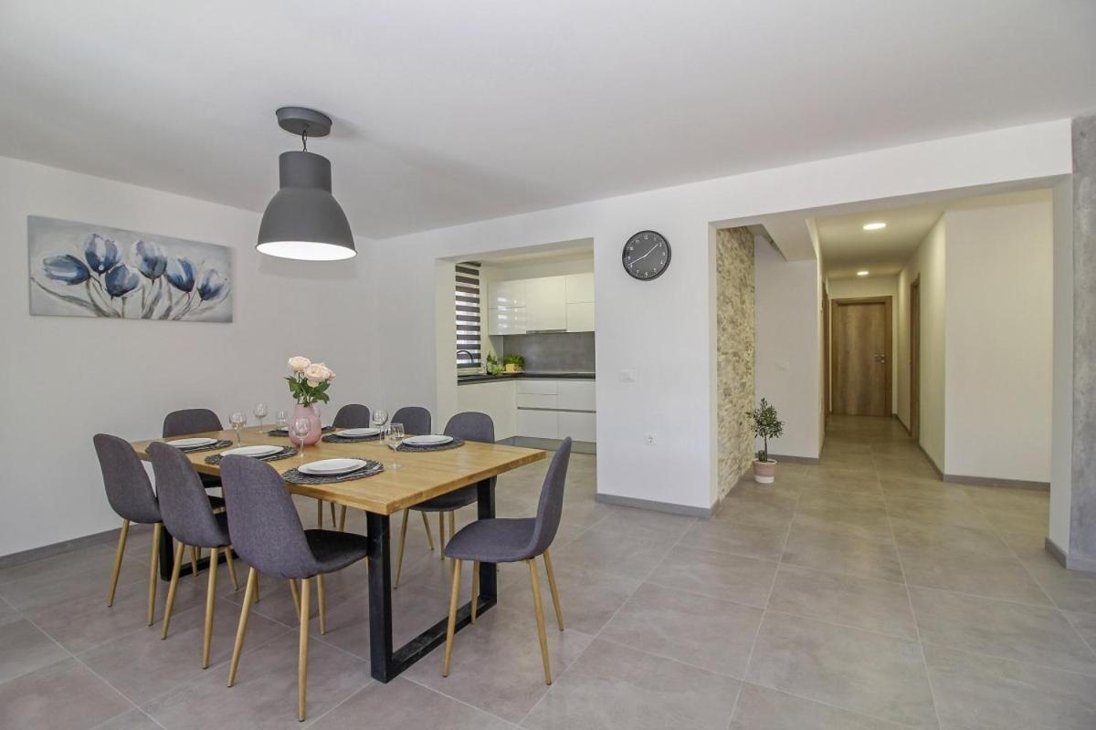 Villa Natascha In Pamici - Haus Fuer 6 Personen Žminj Esterno foto