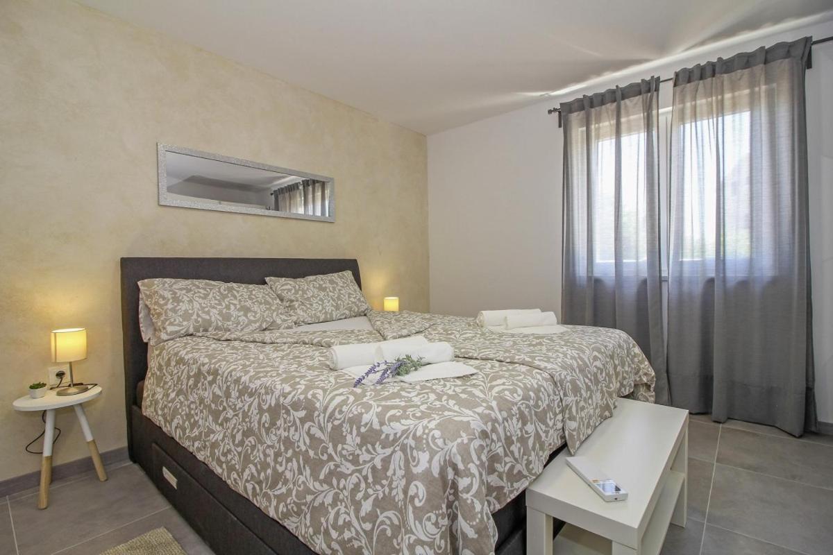 Villa Natascha In Pamici - Haus Fuer 6 Personen Žminj Esterno foto
