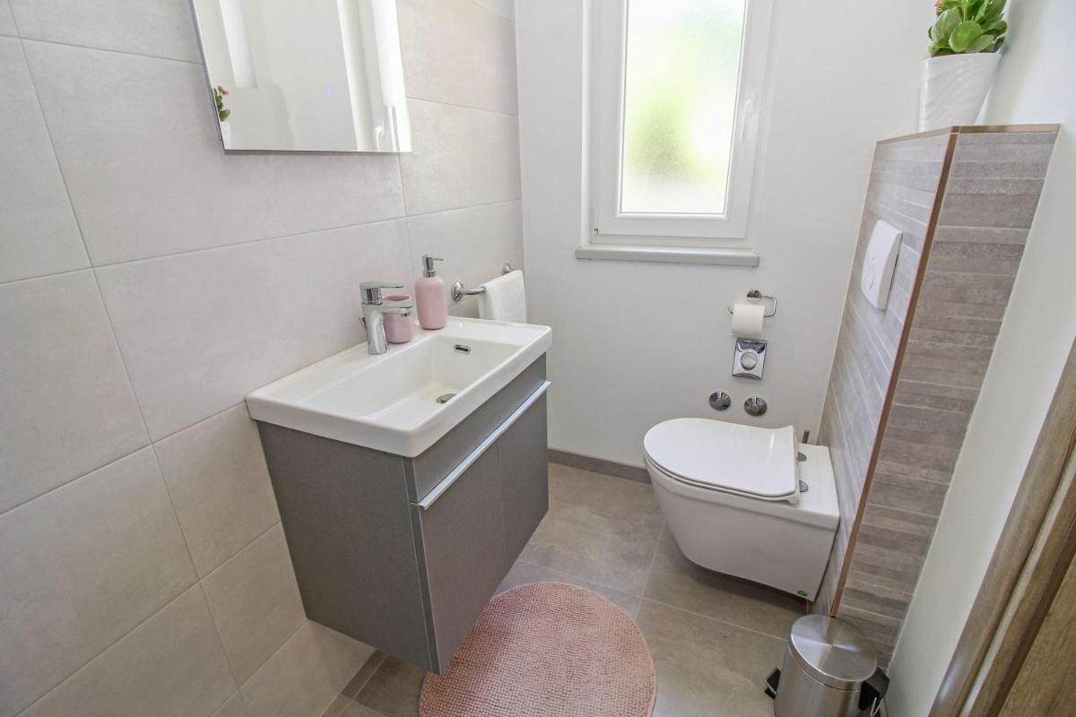 Villa Natascha In Pamici - Haus Fuer 6 Personen Žminj Esterno foto