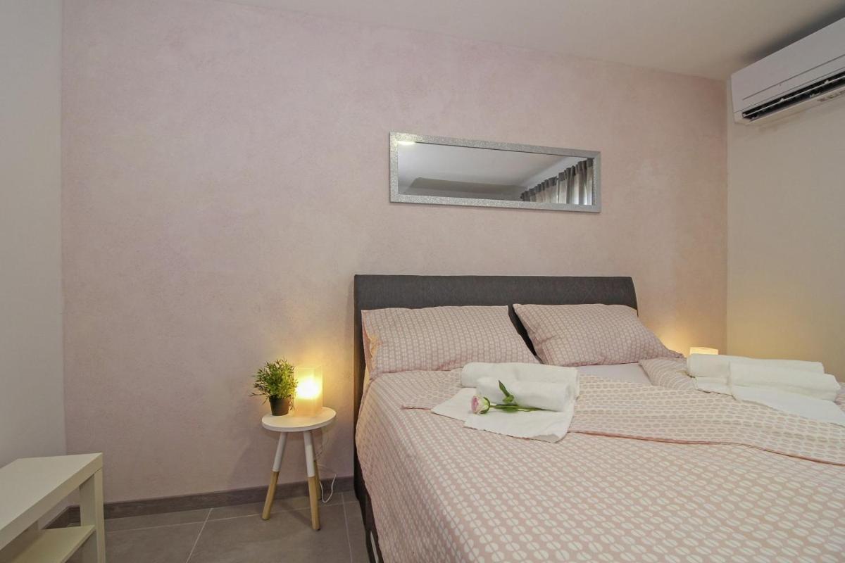 Villa Natascha In Pamici - Haus Fuer 6 Personen Žminj Esterno foto