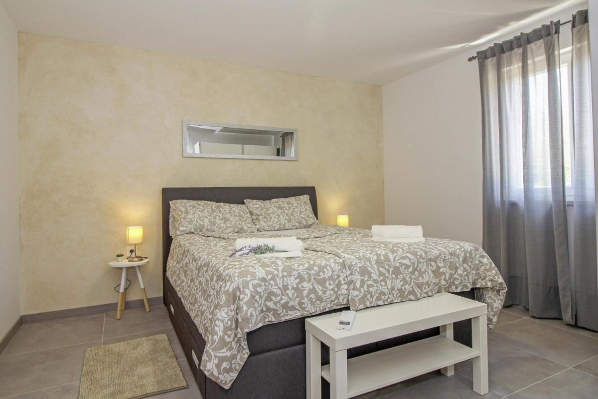 Villa Natascha In Pamici - Haus Fuer 6 Personen Žminj Esterno foto